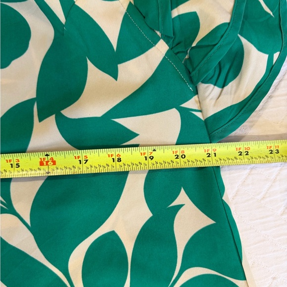 Umgee Green Leaf Print Ruffle Sleeve Blouse Medium - Picture 9 of 11